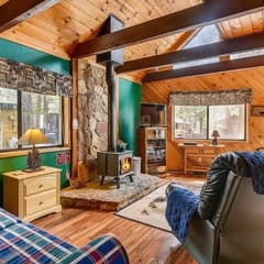 Only 7 miles to Heavenly, Huge Deck, Pets Welcome