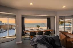 Private Beach, Lakefront Home, Close to Everything - Image 2