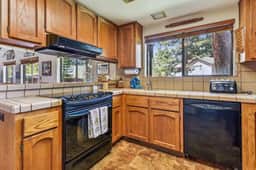 Minutes from Heavenly Valley & Lake Tahoe Beaches - Image 4