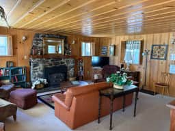 Rustic mountain cabin with lakeviews - Image 5