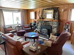 Rustic mountain cabin with lakeviews - Image 4
