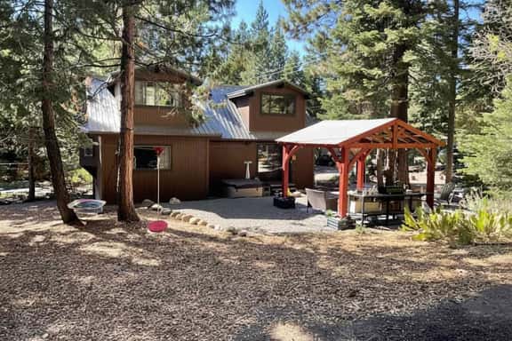 New! Walking distance to the lake and beach! - Image 1
