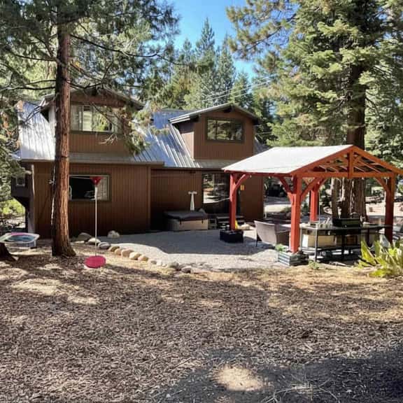 New! Walking distance to the lake and beach! - Image 1
