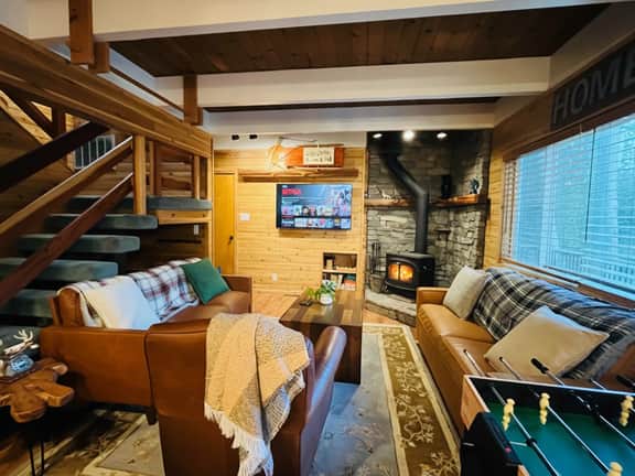 Quiet mountain cabin at the top of Echo Summit - Image 4