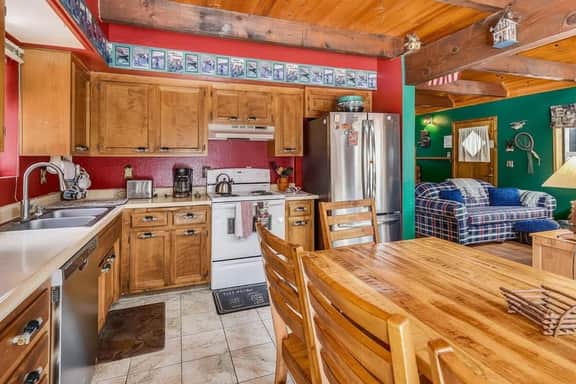 Only 7 miles to Heavenly, Huge Deck, Pets Welcome - Image 4